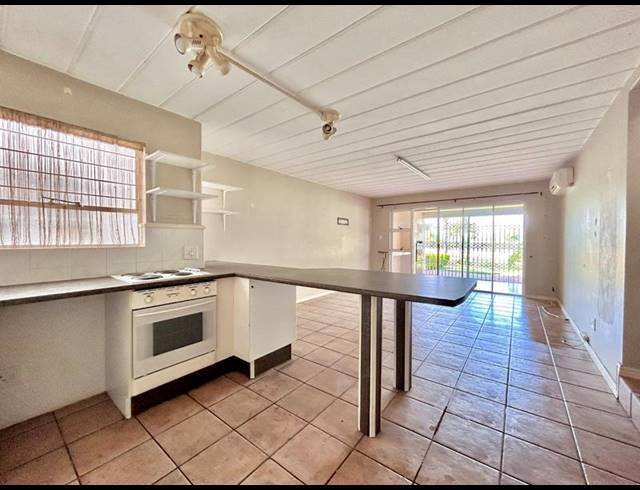 3 BEDROOM HOUSE FOR SALE IN CARIBBEAN BEACH